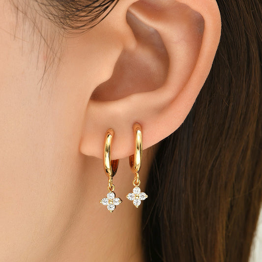 LUMNA – Floral Spark Earrings met Bloemvormig Detail